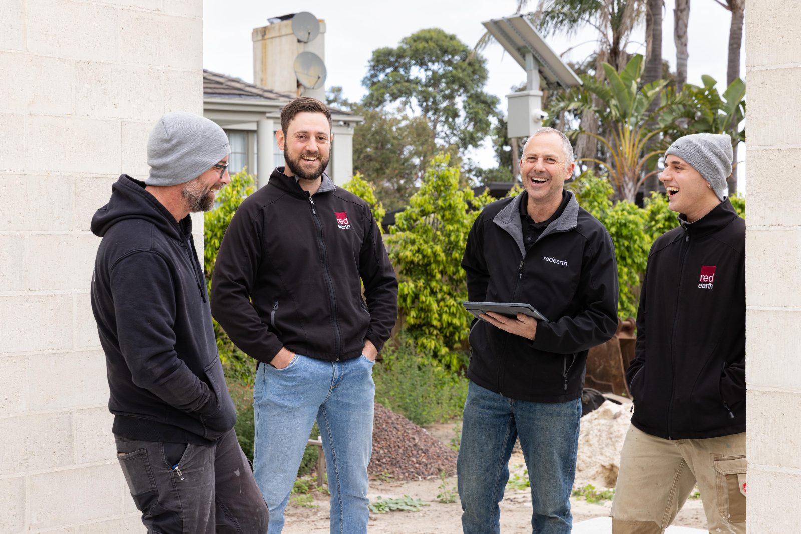 The Red Earth crew together on an Elwood new-build site
